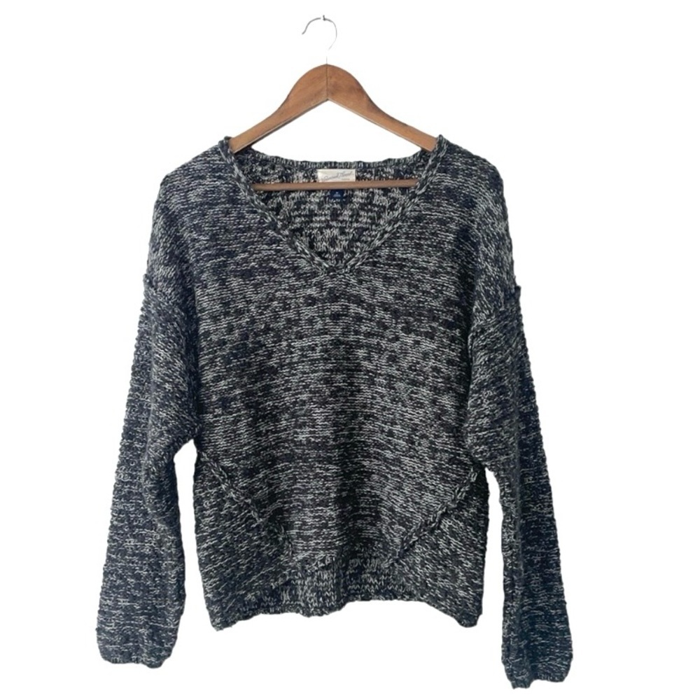 Universal Thread Gray V-Neck Sweater Woven Knit Cozy Comfortable Size Medium